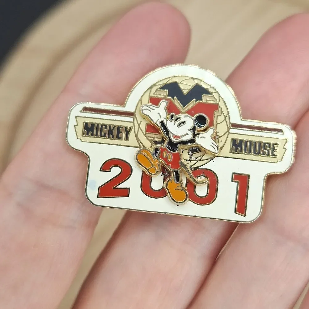 Disney 2001 MICKEY Mouse Pin